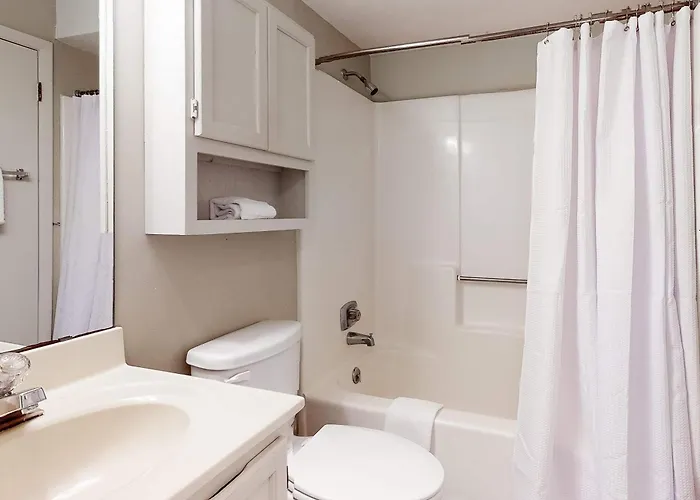 Gulf-front With Shared Outdoor Pool Private Balcony Incredible Views & Wifi