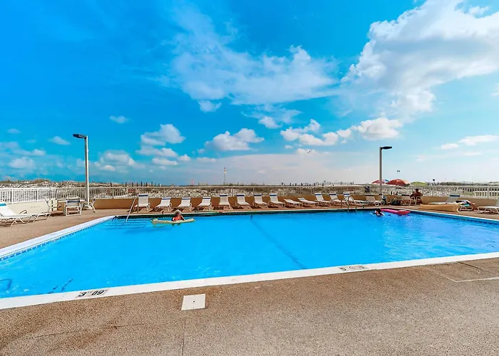 Gulf-front With Shared Outdoor Pool Private Balcony Incredible Views & Wifi *