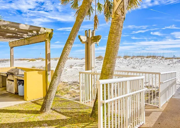 Gulf-front With Shared Outdoor Pool Private Balcony Incredible Views & Wifi Holiday home *